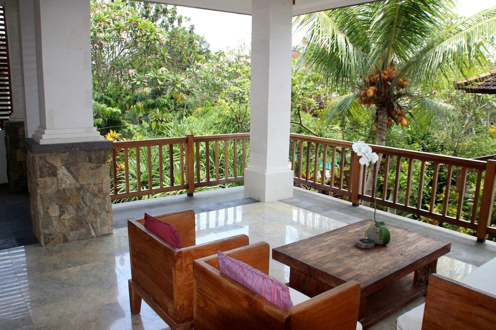 Фото Sri Ratih Cottages