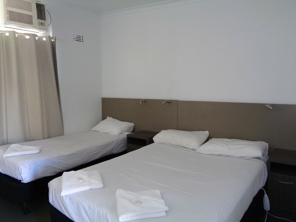 Фото Parkway Motel