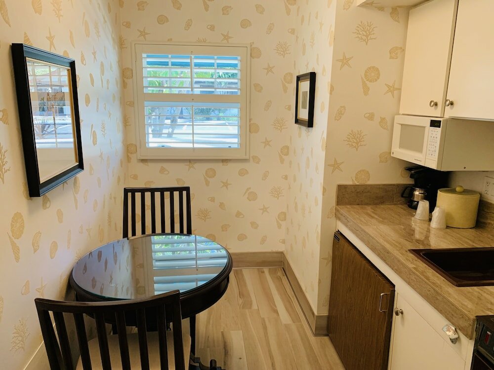 Фото Franciscan Inn & Suites