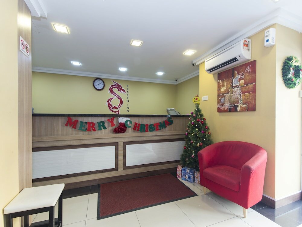 Фото Oyo 615 Dragon Inn Premium Hotel