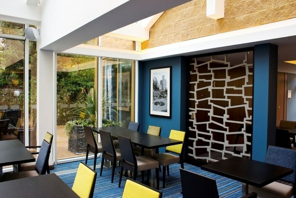 Фото Holiday Inn Express Windsor, an Ihg Hotel