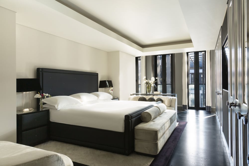 Фото Grosvenor House Suites