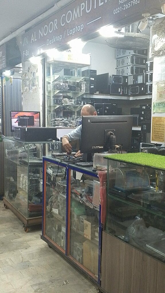Computer store Turabi Laptops Regal Trade Square, Karachi, photo