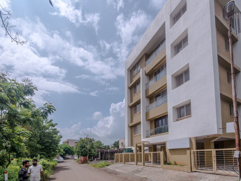 Фото Oyo 9738 Hotel House Khas Suites