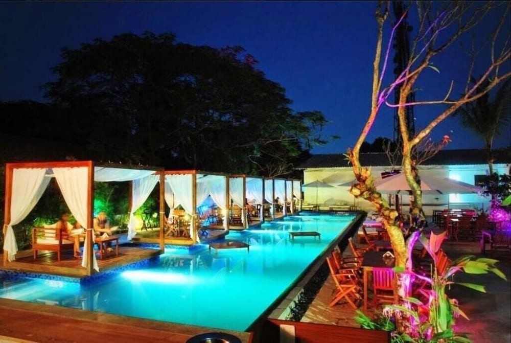 Фото SinQ Party Hotel