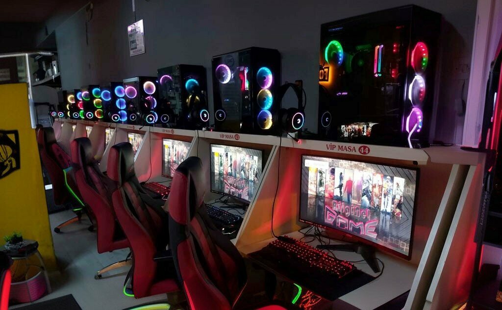 Internet cafe Bilgi Internet Cafe, Akhisar, photo