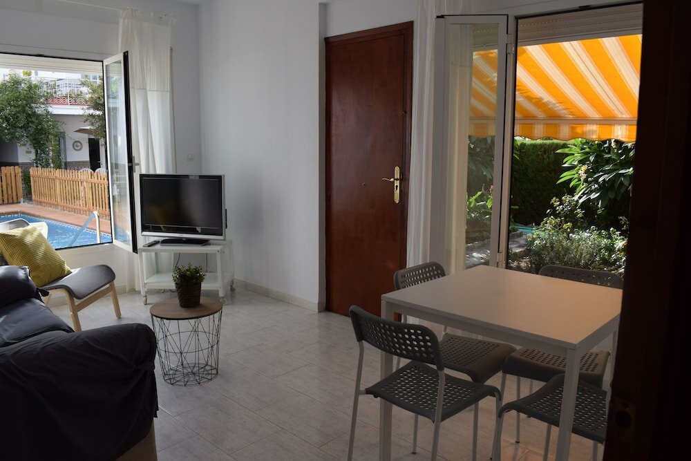 Фото Apartamentos El Jardin