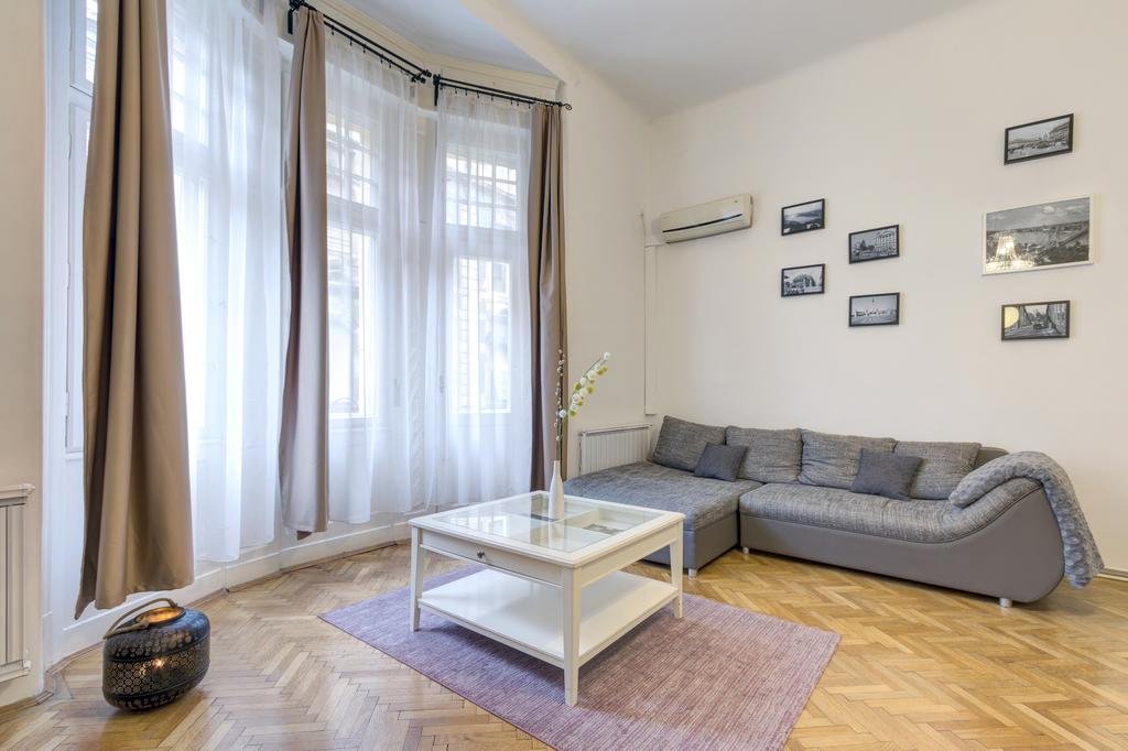 Фото Real Apartments Lovag