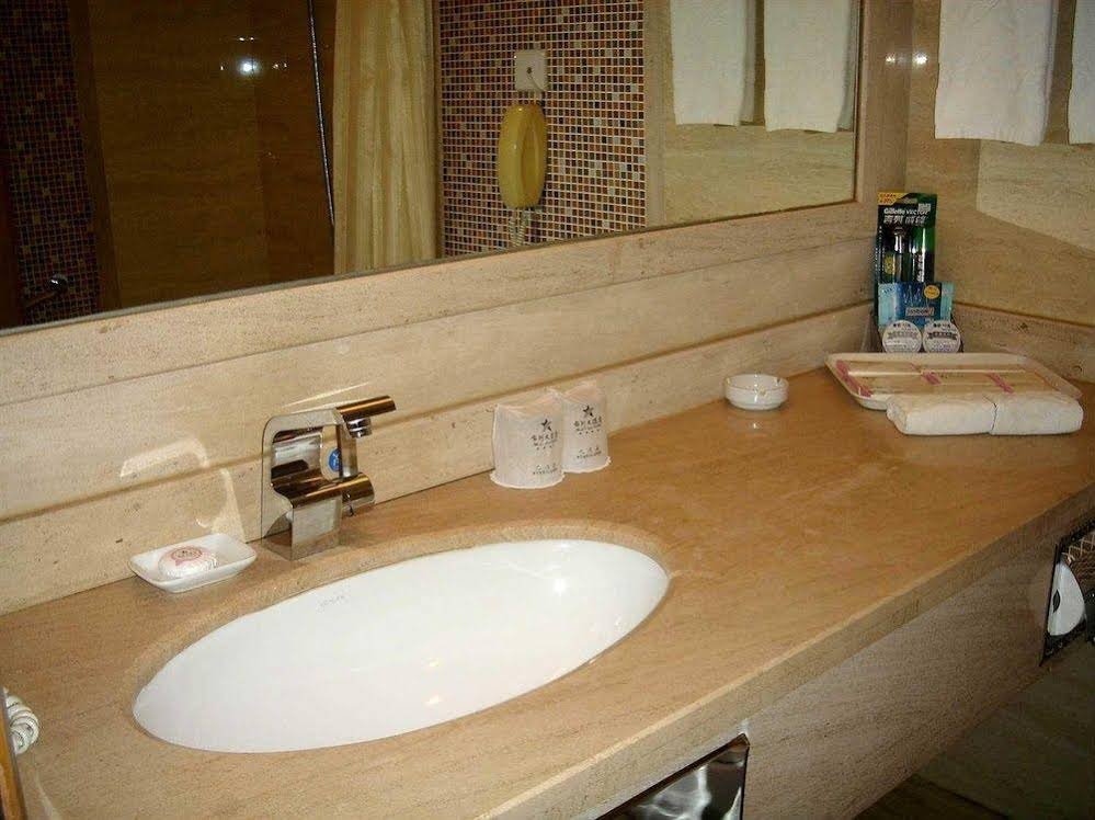 Фото Chongqing Milky Way Hotel