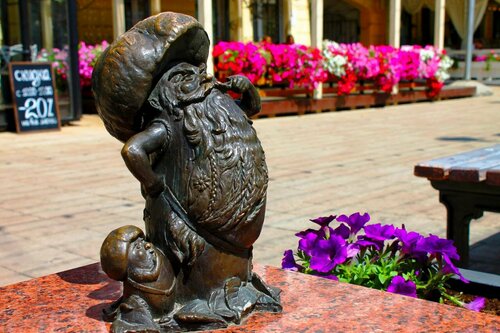 Жанровая скульптура Гриб Мужичок-боровичок, Рязань, фото