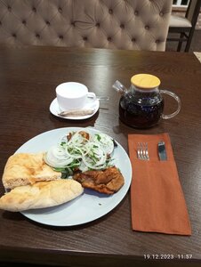 Yal (Oktyabrya Avenue, 77/1У), cafe