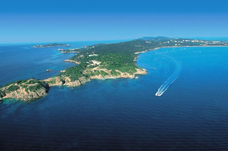 Гостиница Belambra Clubs Presqu'Île De Giensles Criques Half Board в Йере