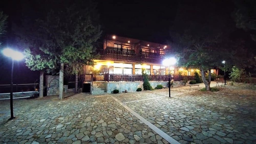 Фото Perneia Rooms