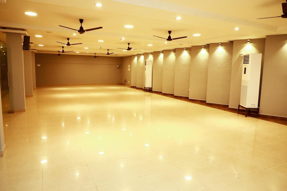 Фото Hotel Parth Residency