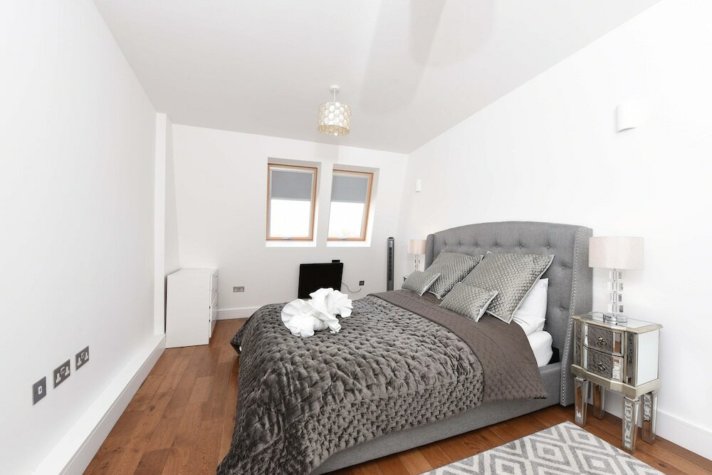 Фото Modern & Spacious 2 Bed Apartment at Clapham Junction