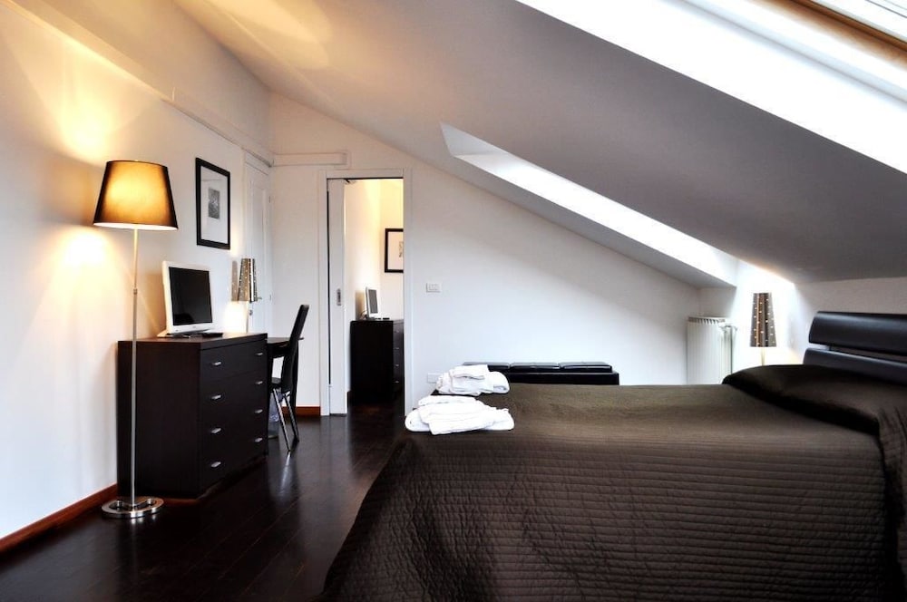 Фото Easy Milano Apartment Navigli