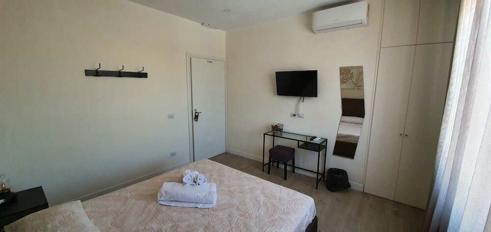 Фото Little Rose Guest House