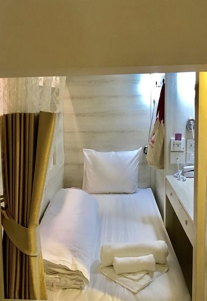 Фото Mariya Lady Hostel At Suvarnabhumi Airport - Female Only