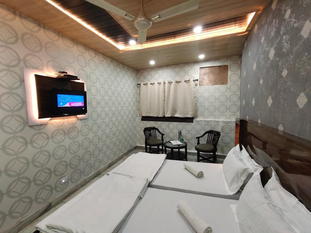 Фото Hotel Shivratri Guest House