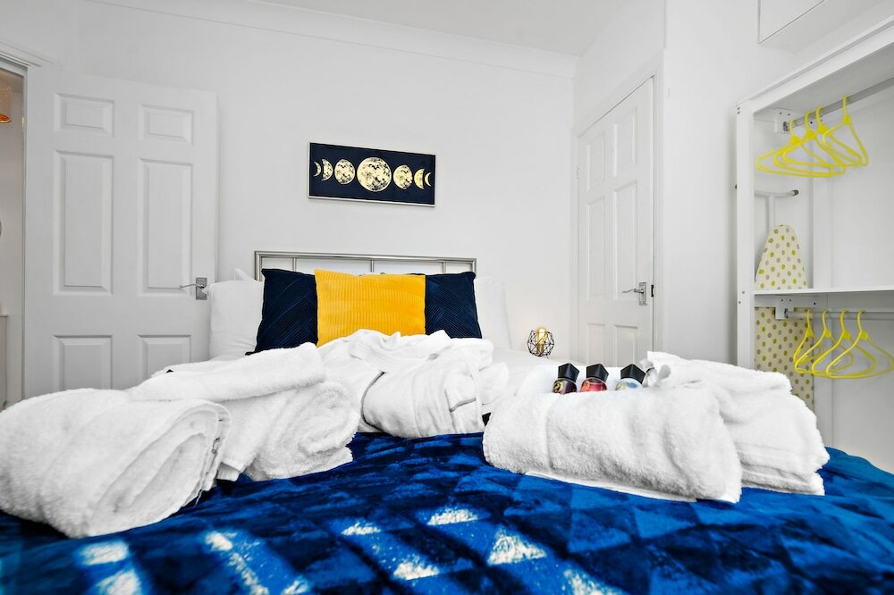 Фото Stay In Cardiff Canton St. John's Court Apartment