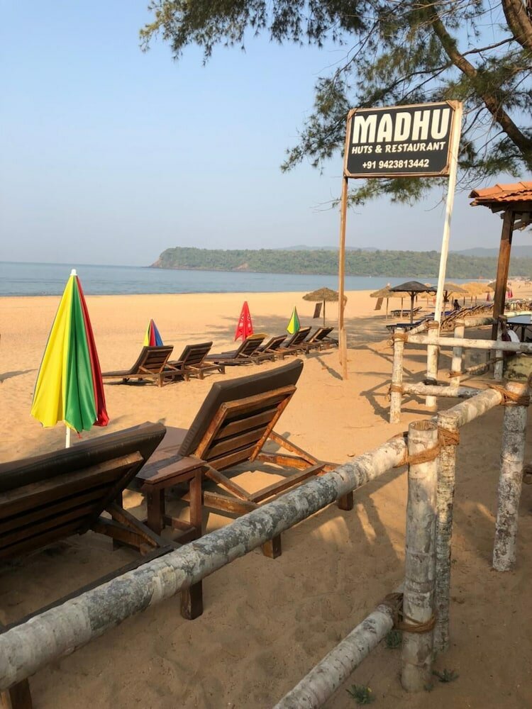 Фото Madhu Beach Huts