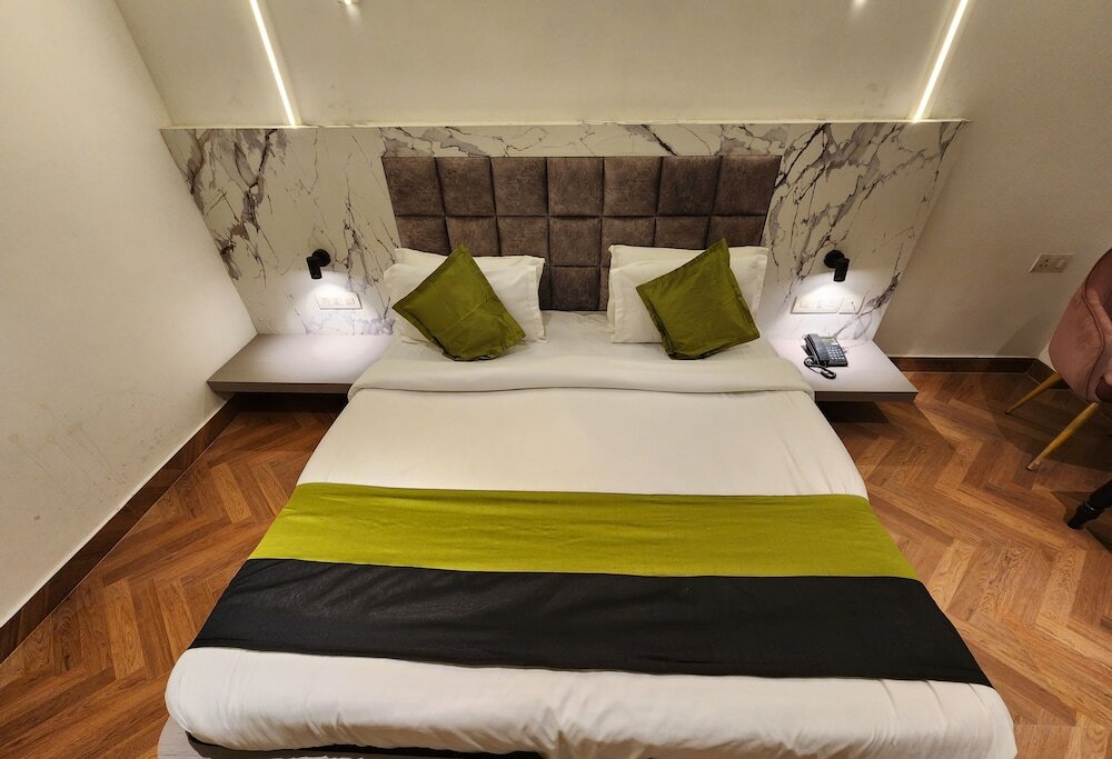 Фото Hotel Square 9 Inn