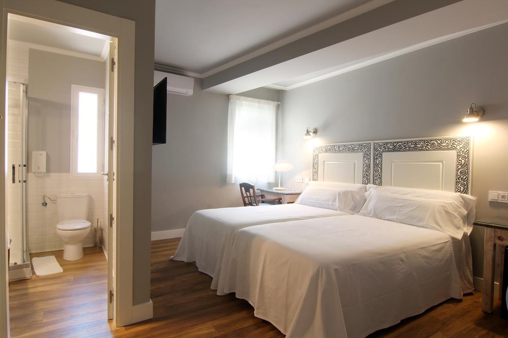 Фото Hostal los Castañuelos