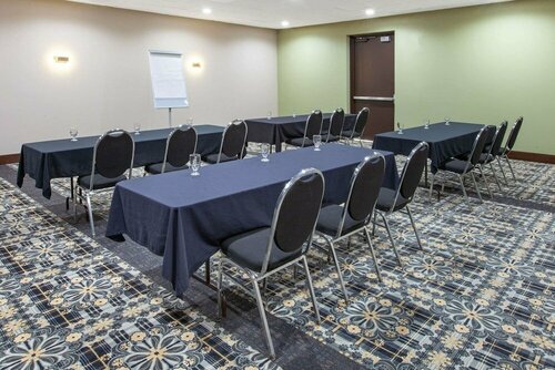 Гостиница Days Inn & Suites Grand Rapids Near Downtown в Гранд-Рапидс