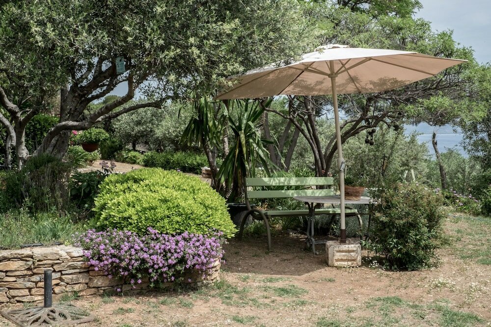 Фото Beautiful mini eco farmhouse