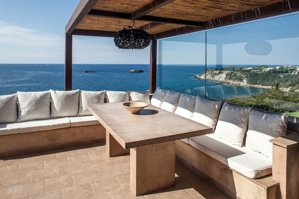 Фото Absolute Villa by Stylish Stays