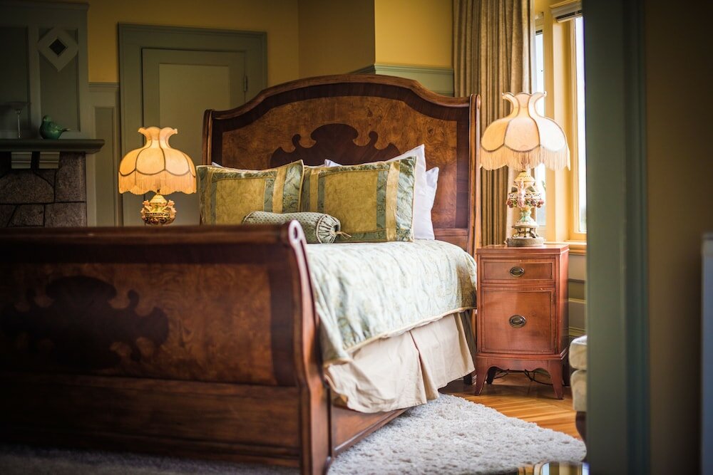 Фото Dashwood Manor Seaside Bed & Breakfast