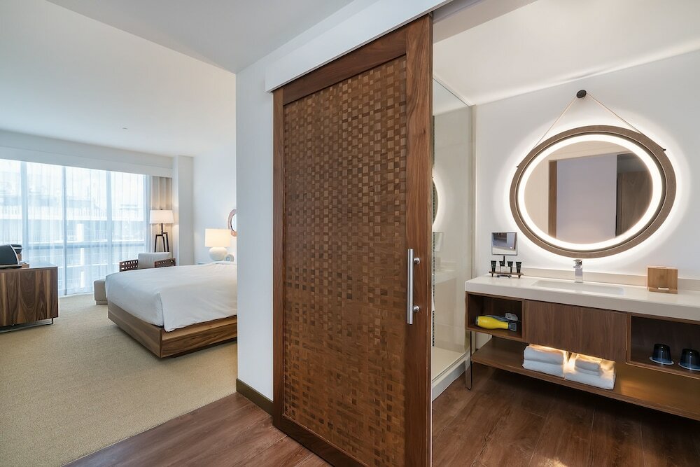 Фото Hyatt Centric Waikiki Beach