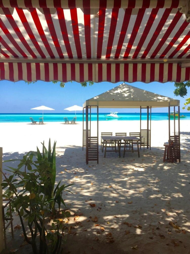 Фото Luau Beach Inn