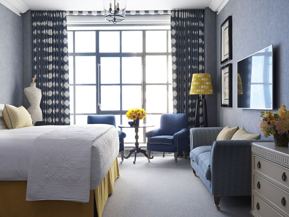 Фото The Whitby Hotel