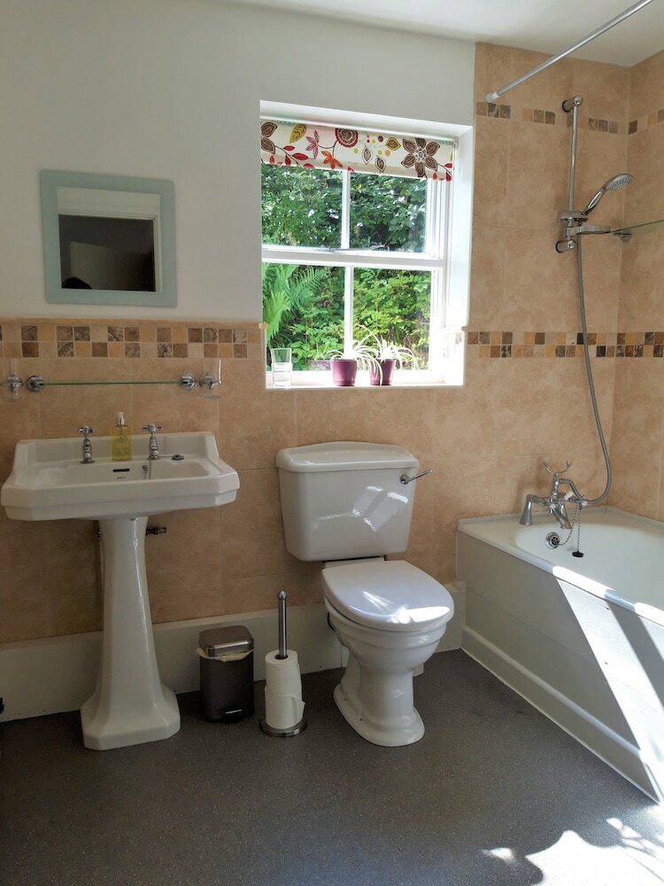 Фото Nant yr Onnen B&b and Ysgubor Holiday Cottage