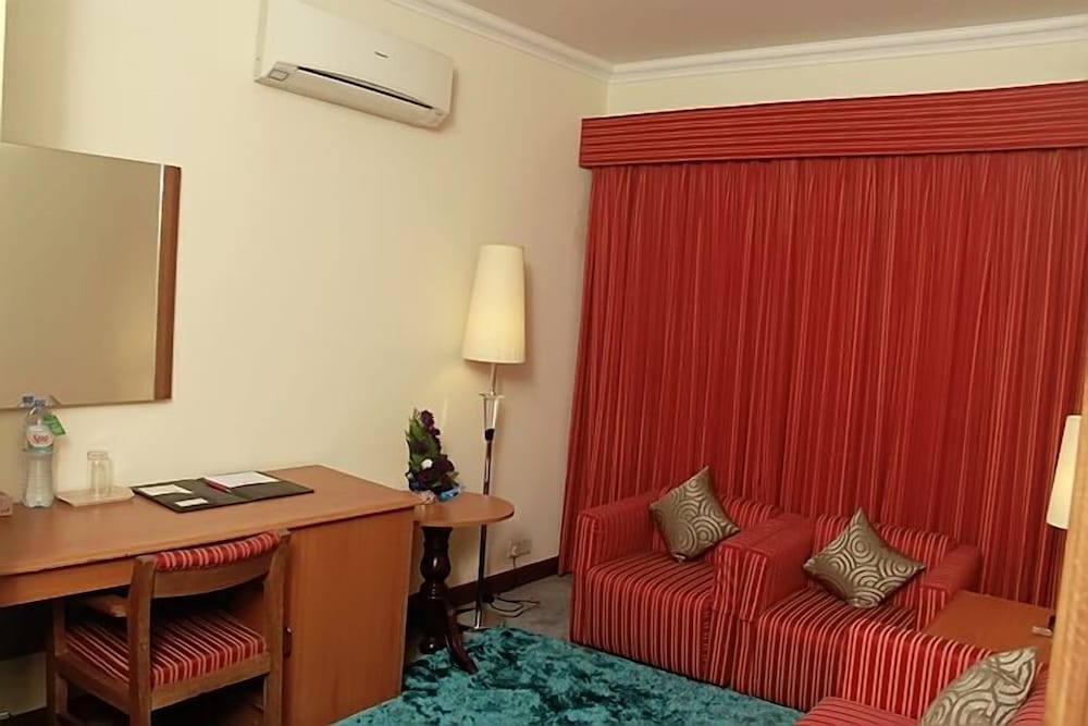 Фото Hotel Swiss Garden