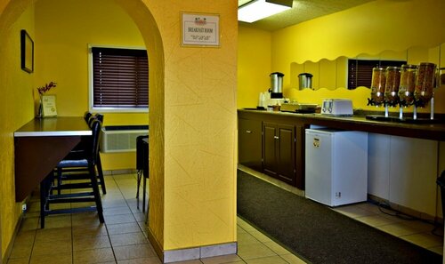 Гостиница Centre Suites Inns Motel в Боннивилле