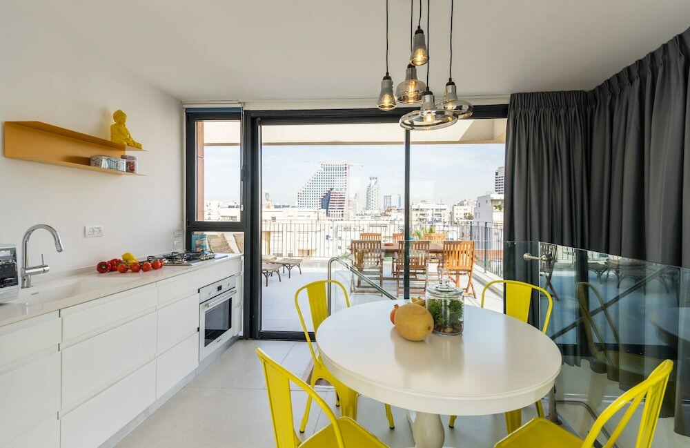 Фото Mr. Promenade - by Tlv2go