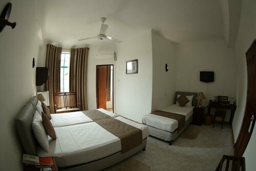 Внешний вид отеля The Royal Mall Kandy в Канди, фото 3