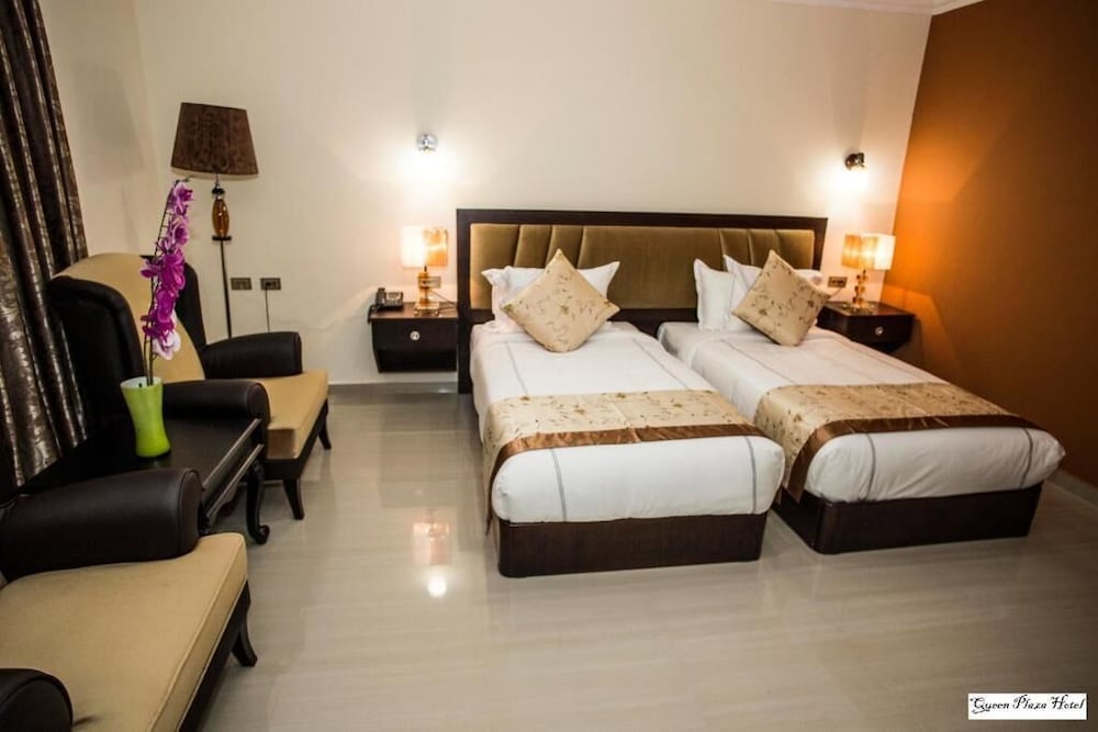 Фото Queen Plaza Hotel