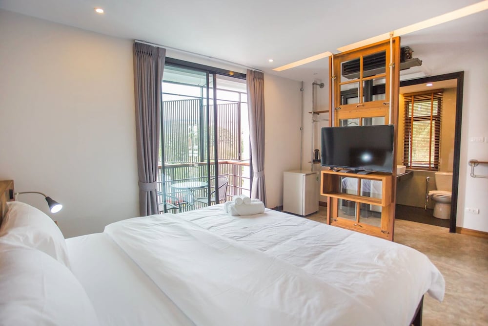 Фото The Arak Bed Bar and Hostel