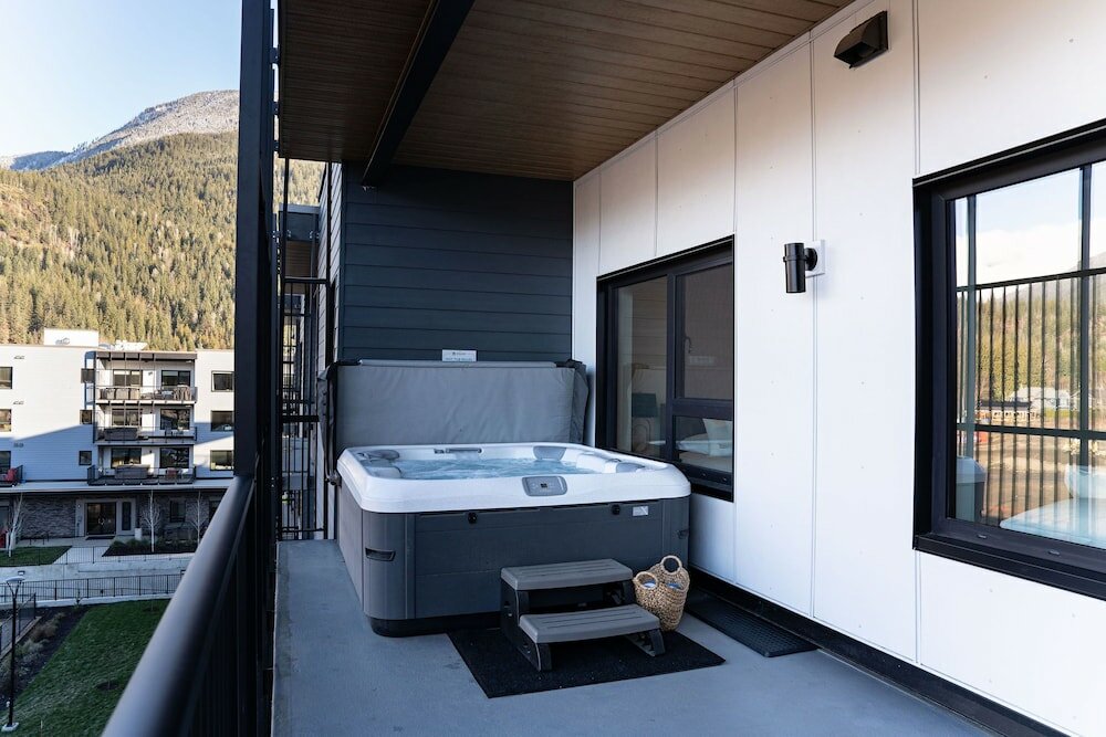 Фото Mountainside Revival Revelstoke Vacations