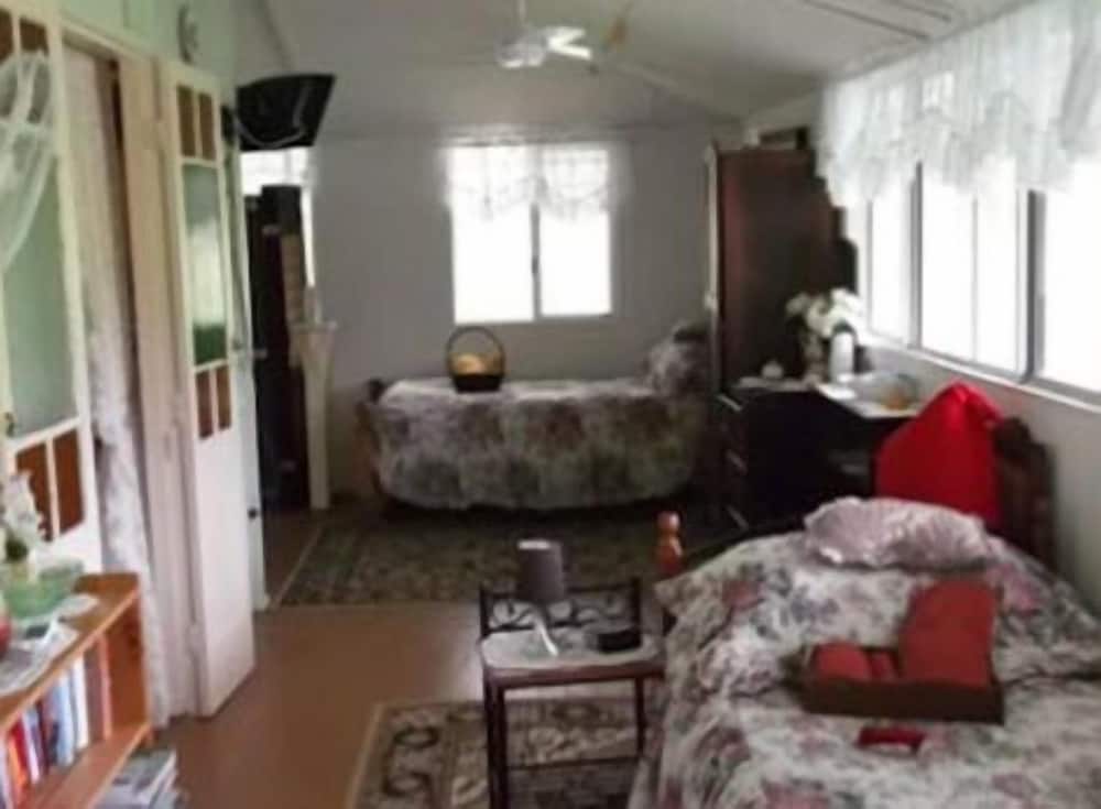 Фото Staple House Bed and Breakfast