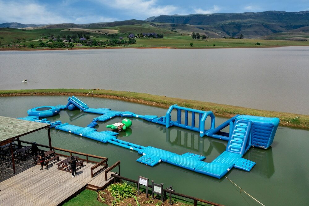 Фото Cayley Mountain Resort