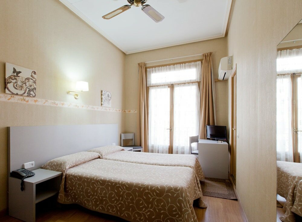 Фото Hostal Andorra