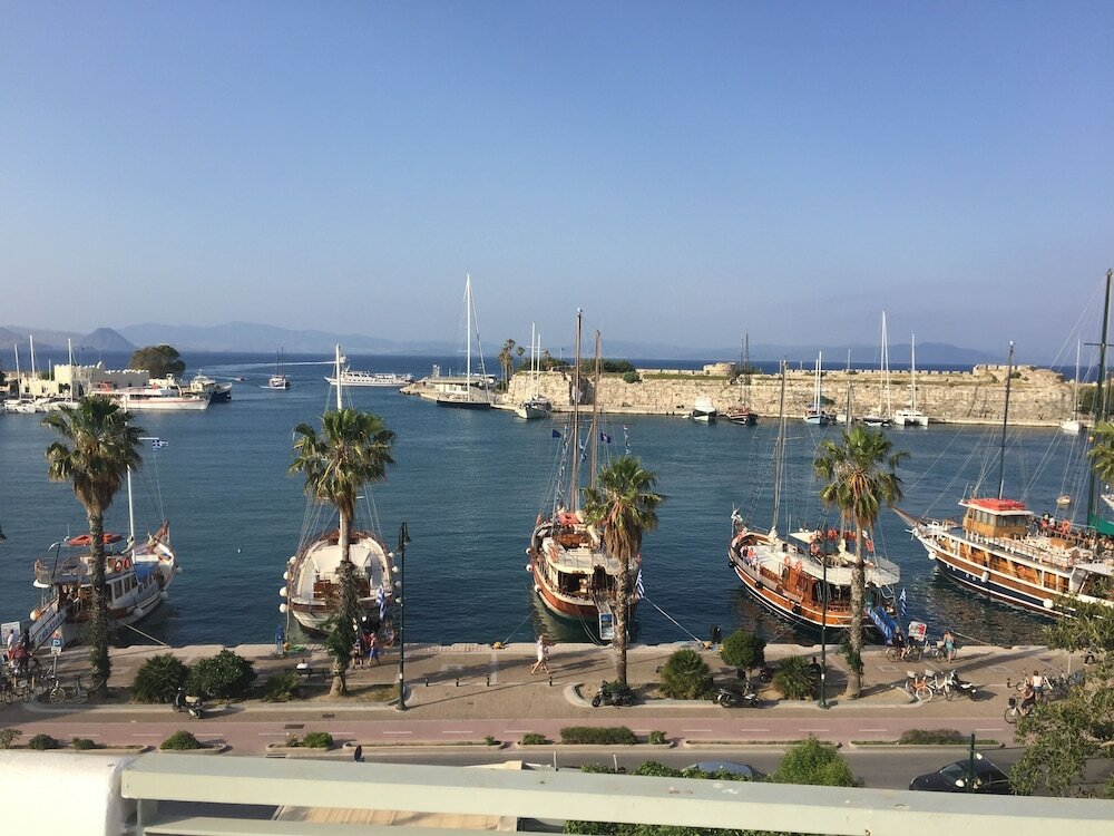 Фото Jasmine Hotel Apartments