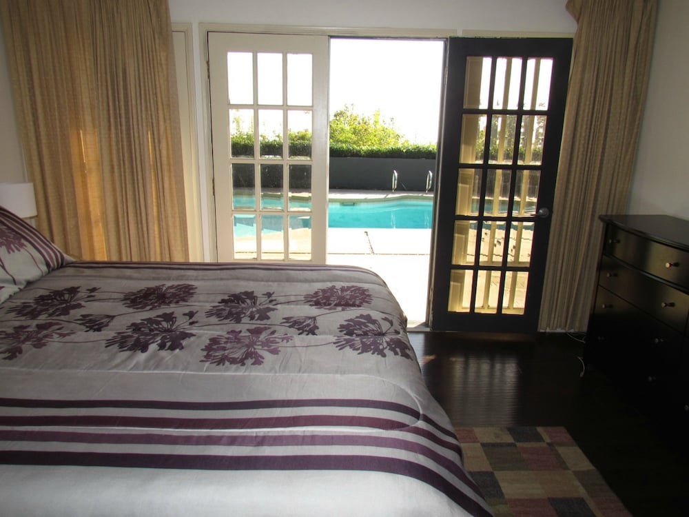 Фото 4 Bedroom Celebrity House with Pool & City View