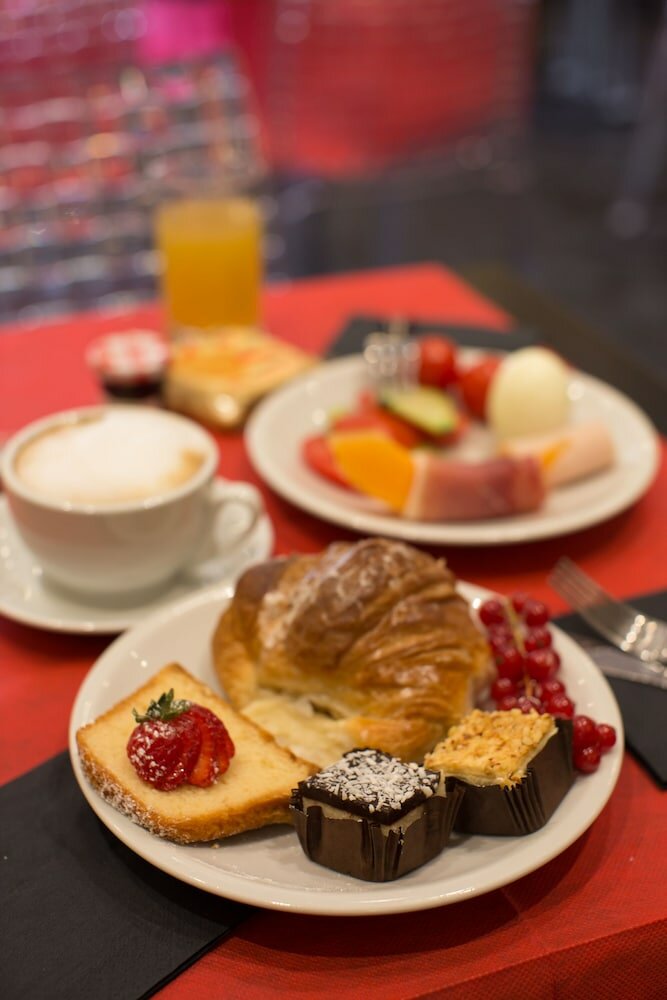 Фото Floris Hotel