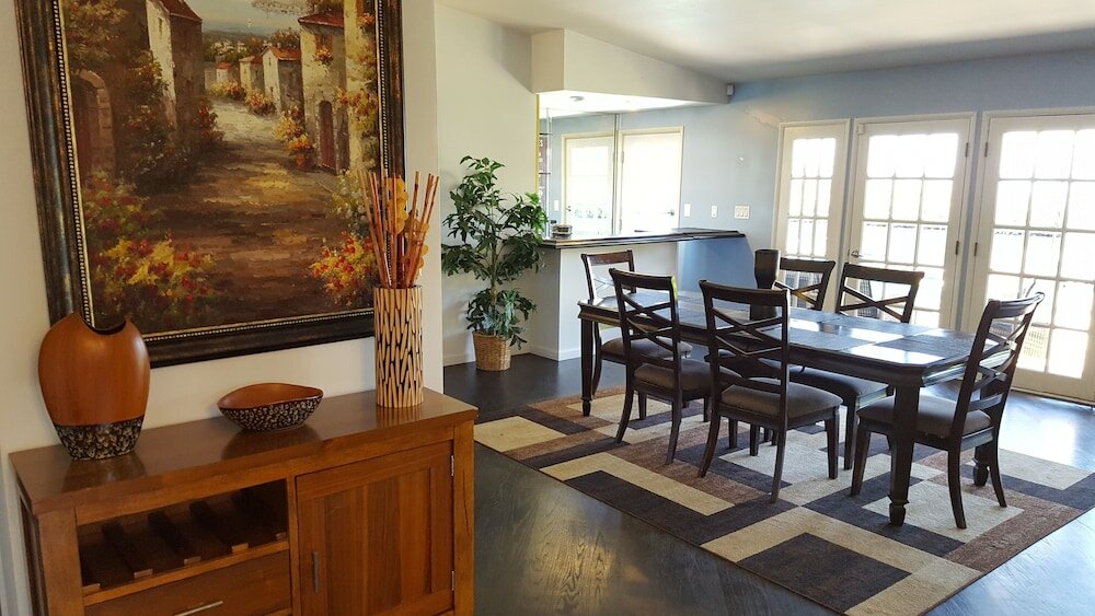 Фото 4 Bedroom Celebrity House with Pool & City View