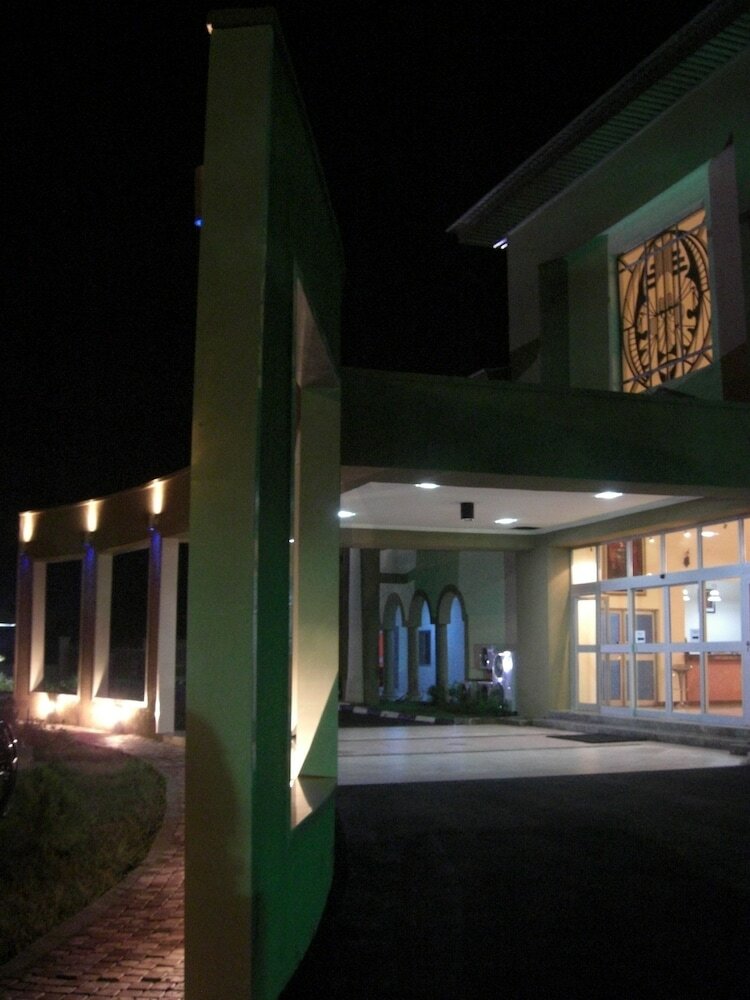 Фото Axari Hotel & Suites